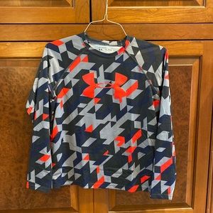 Under armor boys YXL long sleeve multicolor tee, hardly worn, like new!